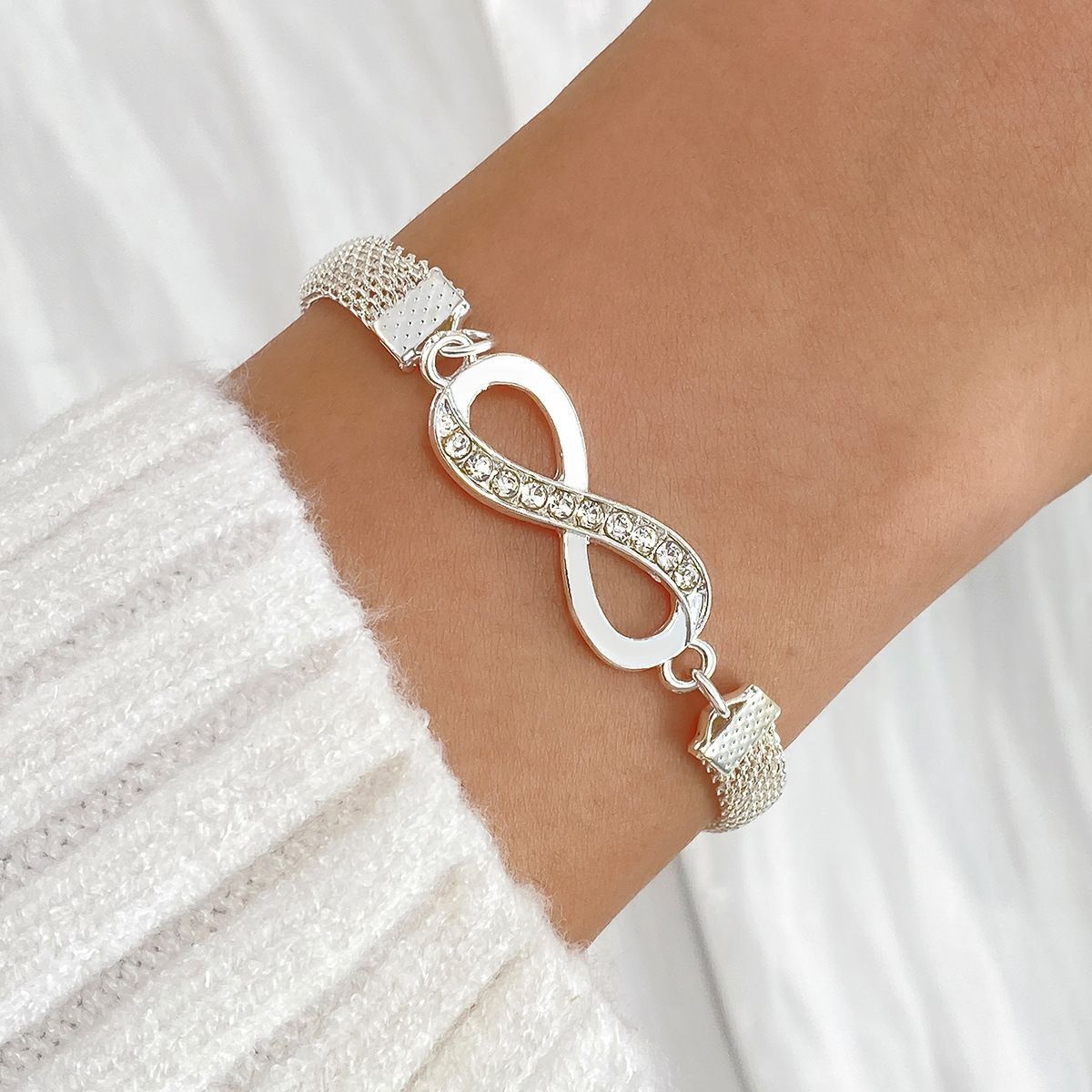 Fashion Exquisite 8-word Infinite Silver-plated Bracelet