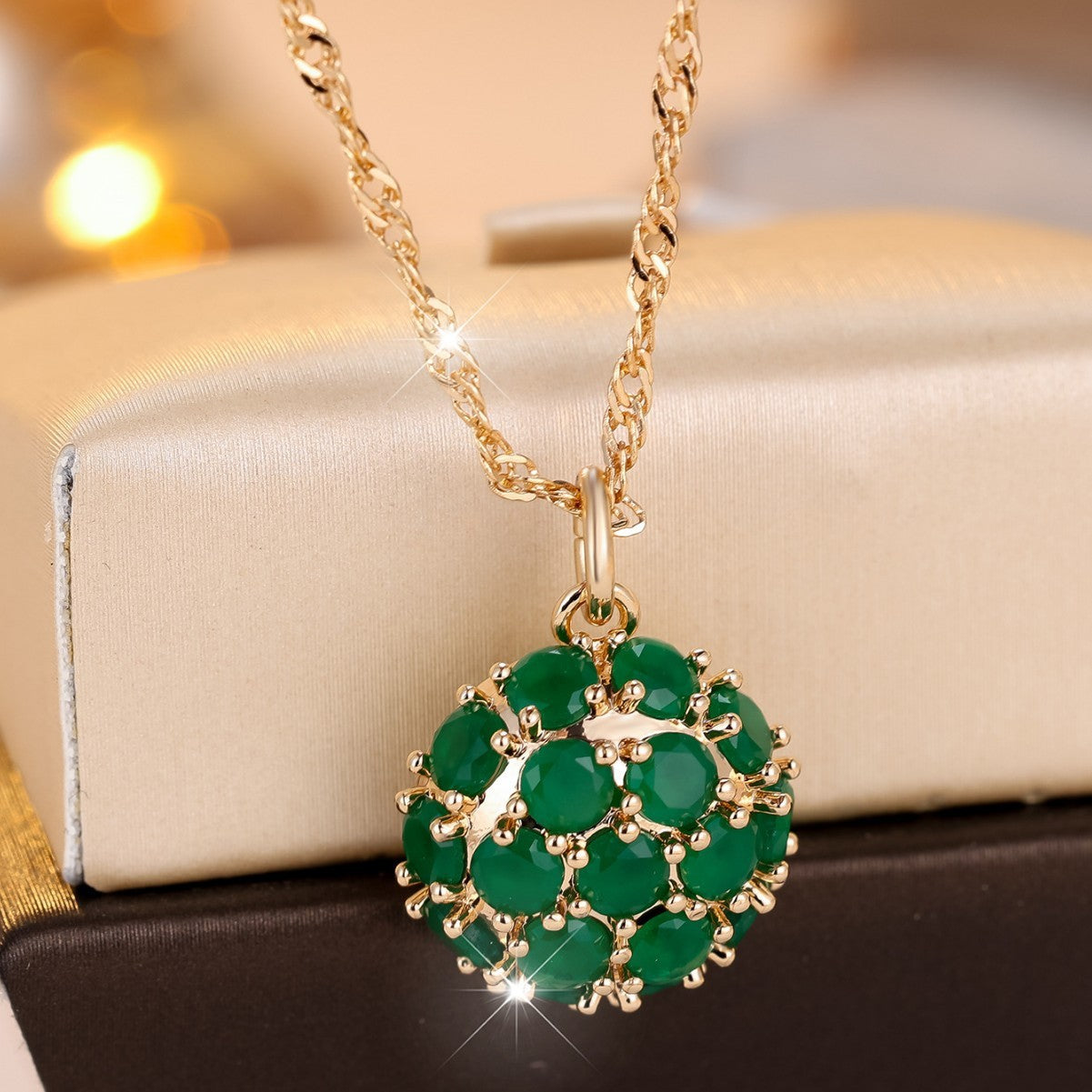 Hot Sale In Europe And America Exquisite Round Emerald Full Diamond Necklace