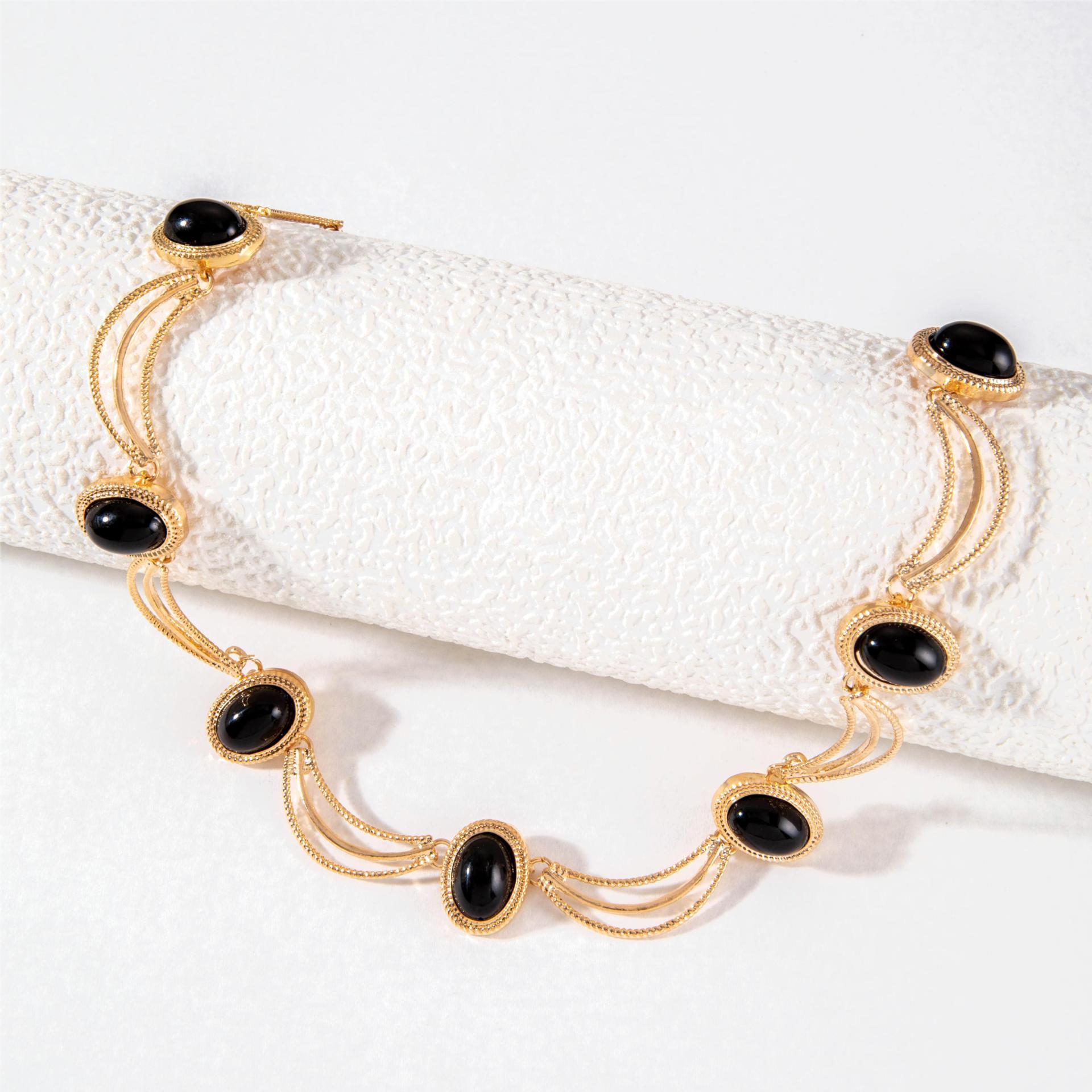 Mid-ancient Oval Geometric Necklace Retro Clavicle Chain Neck Chain Women