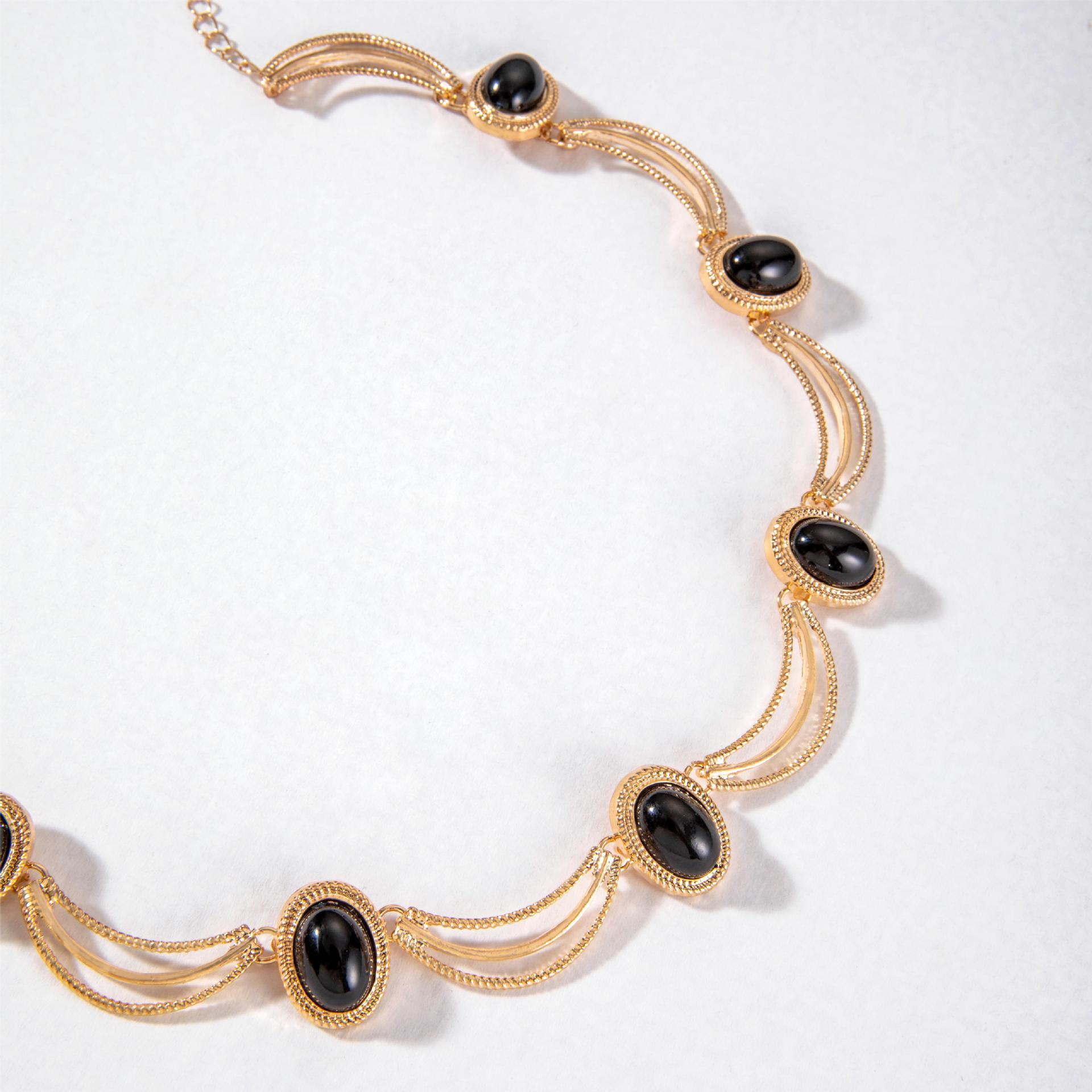 Mid-ancient Oval Geometric Necklace Retro Clavicle Chain Neck Chain Women